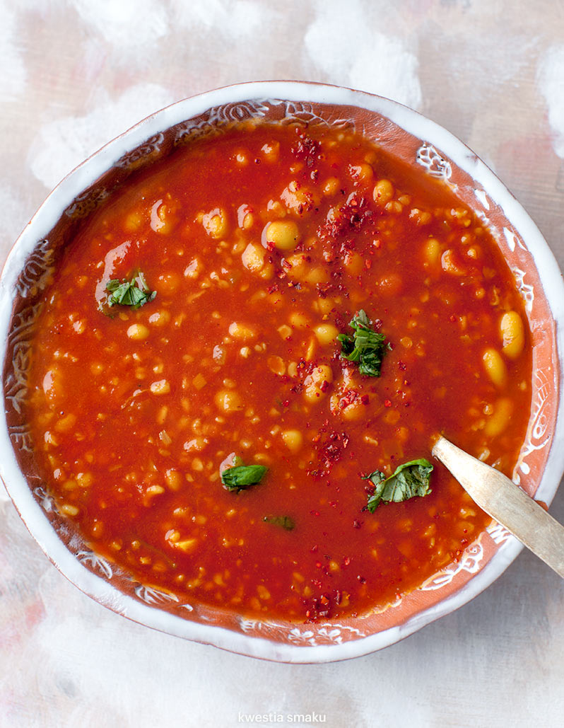 Zupa pomidorowa z kaszą bulgur i fasolką